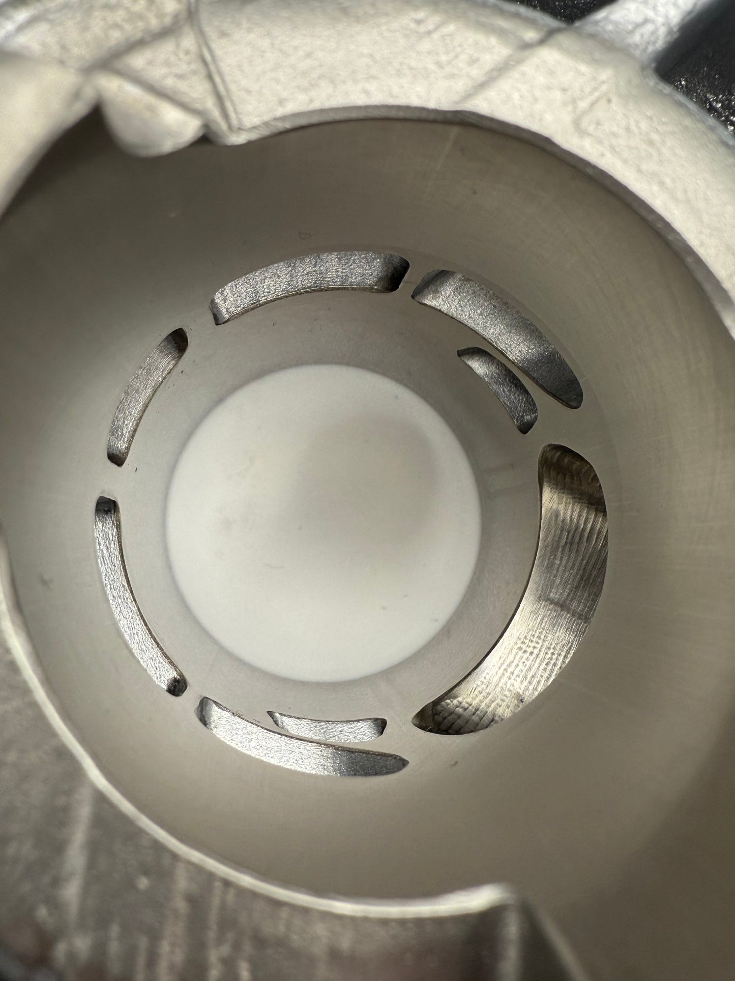 2 stroke cylinder port